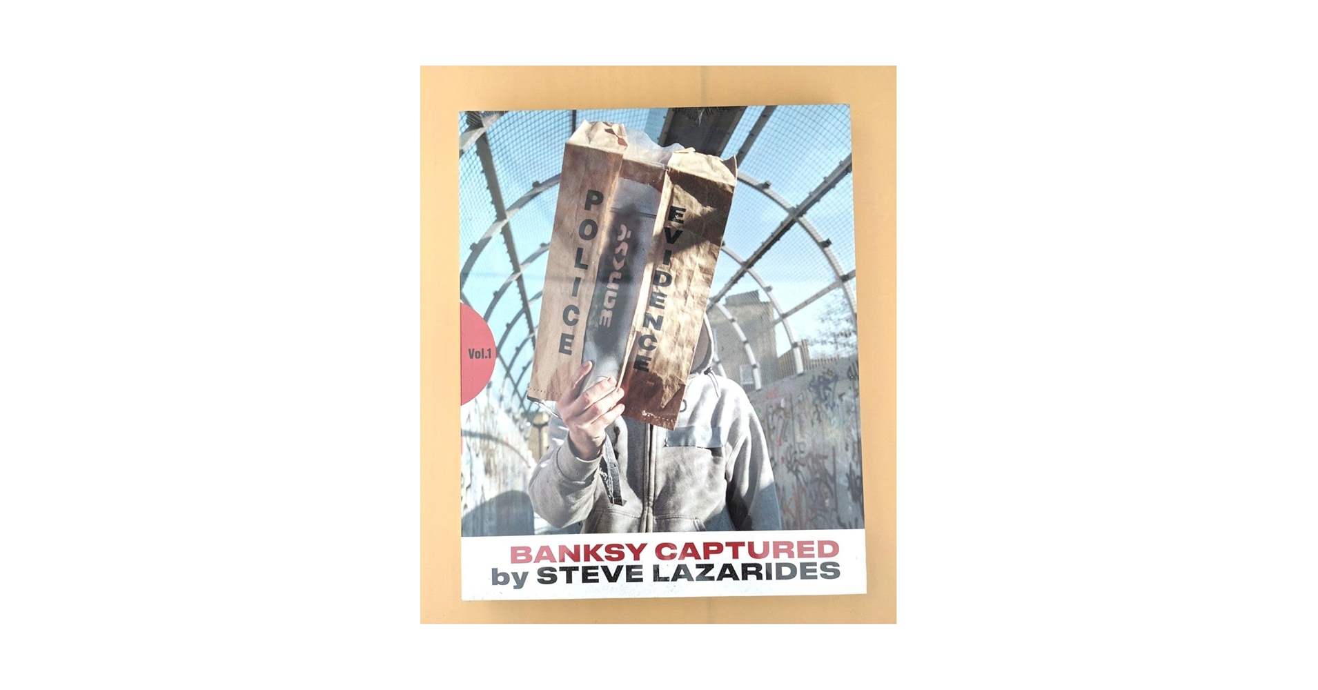 BANKSY CAPTURED バンクシー 本 写真集 ムック アーティスト・バンクシー本人をとらえた作品集が発売。”BANKSY